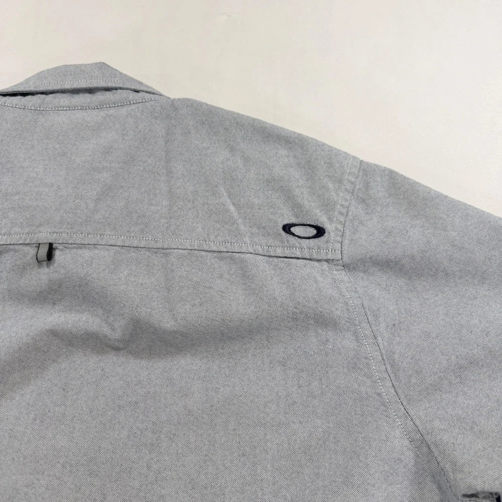 Oakley Button Up Shirt Mens Small Grey Navy Blue Stripe Short Sleeve Casual Top